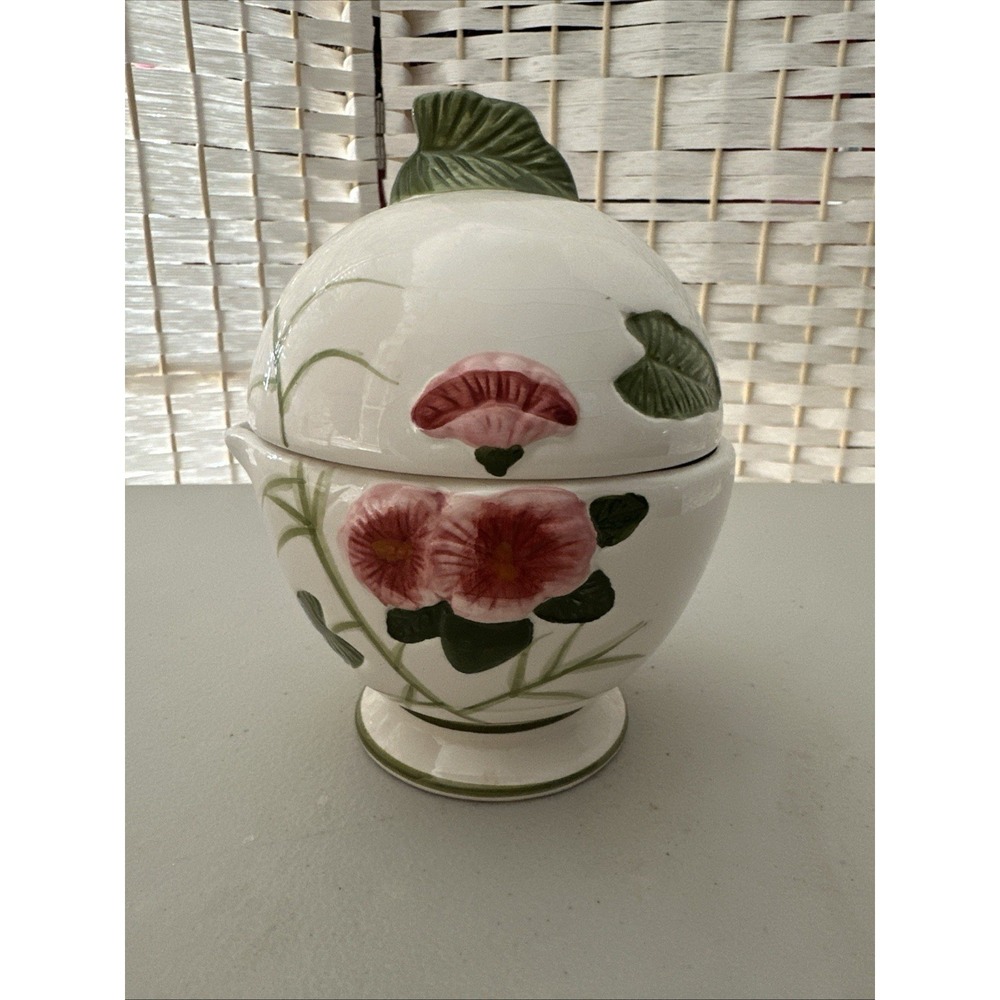 Vintage Ceramic Floral Eggshell Shaped‎ Juicer with Lid